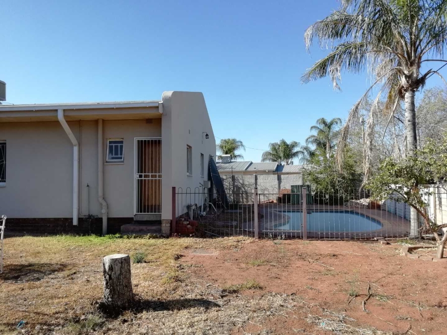 4 Bedroom Property for Sale in Flora Park Northern Cape